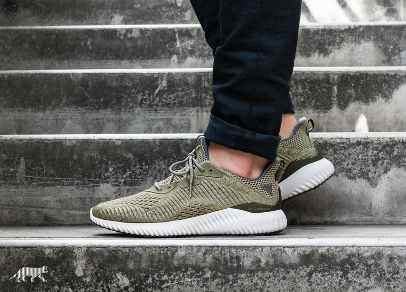 Adidas alphabounce 2024 em olive